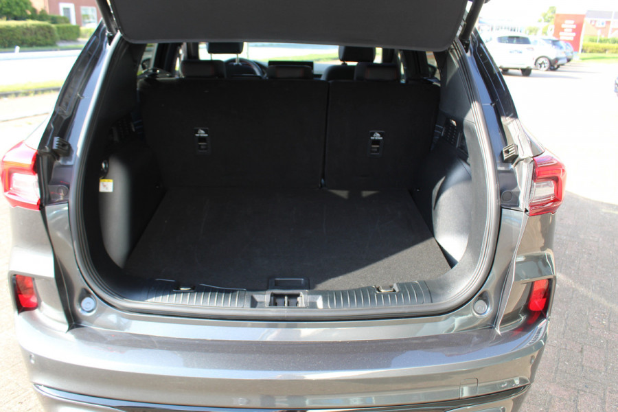 Ford Kuga 2.5-243pk PHEV ST-Line X. Nieuwste model ! Van €. 54.937,- voor €. 44.450,- ! Trekgewicht van 2.100kg ! Schuif / kanteldak Elektrisch inklapbare Trekhaak,  AGR Stoelen voor L+R, 360 Camera, HUB, Apple/Androidauto, Elektrisch verstelbare stoelen, LED V+A, Trekgewicht 2100kg !