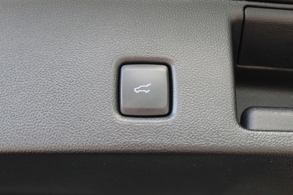 Ford Kuga 2.5-243pk PHEV ST-Line X. Nieuwste model ! Van €. 54.937,- voor €. 44.450,- ! Trekgewicht van 2.100kg ! Schuif / kanteldak Elektrisch inklapbare Trekhaak,  AGR Stoelen voor L+R, 360 Camera, HUB, Apple/Androidauto, Elektrisch verstelbare stoelen, LED V+A, Trekgewicht 2100kg !