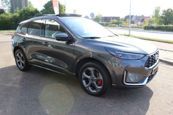 Ford Kuga 2.5-243pk PHEV ST-Line X. Nieuwste model ! Van €. 54.937,- voor €. 44.450,- ! Trekgewicht van 2.100kg ! Schuif / kanteldak Elektrisch inklapbare Trekhaak,  AGR Stoelen voor L+R, 360 Camera, HUB, Apple/Androidauto, Elektrisch verstelbare stoelen, LED V+A, Trekgewicht 2100kg !