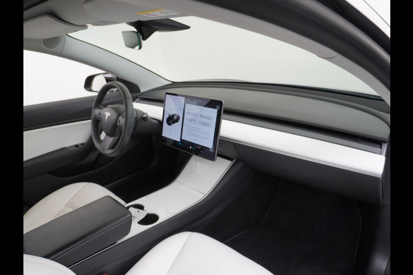 Tesla Model 3 Long Range AWD 75kWh 463PK Trekhaak 19" Ivory FSD-3 Computer Premium Audio AutoPilot Panoramadak Camera's Leer Adaptive-Cruise-C 4WD Stoel en achterbank verwarming Elektr.Stoelen+Memory+Easy-Entry WiFi Garantie op Accu tot 23-12-2027/192.000km