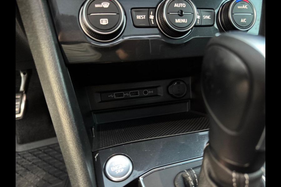 Volkswagen Tiguan 2.0 TSI 4Motion R-Line 230 PK | Camera | PANO | NAV |