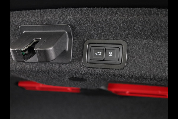 Audi A6 Limousine 50 TFSI e quattro S edition Audi A6 50 TFSI e quattro Business edition 300 pk Automaat (S-Tronic) | Panoramadak | Navigatie | Head-up display | Rondomzicht camera |