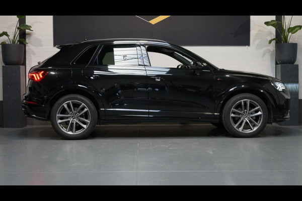 Audi Q3 35 TFSI 3x S-Line Black Optik AUTOMAAT-ALCANTARA-AUDI SOUND-CAMERA-MATRIX LED-STOELVERWARMING