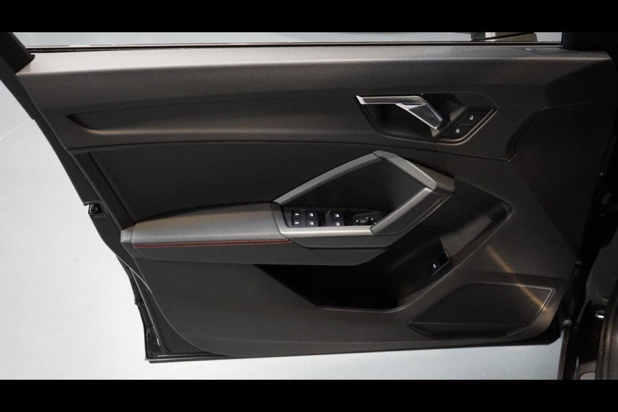 Audi Q3 35 TFSI 3x S-Line Black Optik AUTOMAAT-ALCANTARA-AUDI SOUND-CAMERA-MATRIX LED-STOELVERWARMING