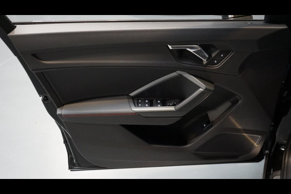 Audi Q3 35 TFSI 3x S-Line Black Optik AUTOMAAT-ALCANTARA-AUDI SOUND-CAMERA-MATRIX LED-STOELVERWARMING