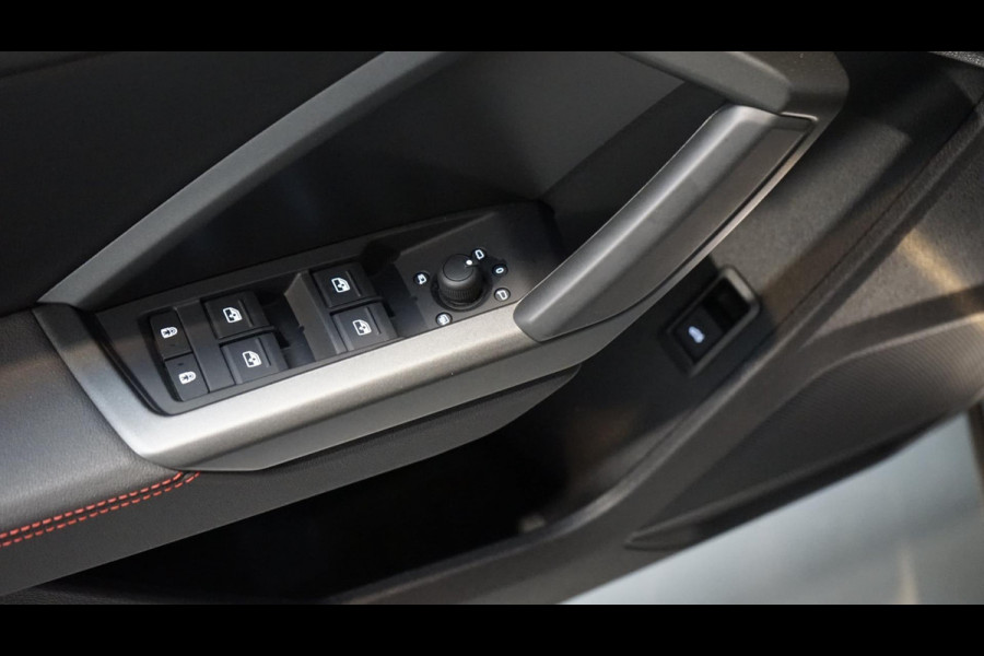Audi Q3 35 TFSI 3x S-Line Black Optik AUTOMAAT-ALCANTARA-AUDI SOUND-CAMERA-MATRIX LED-STOELVERWARMING