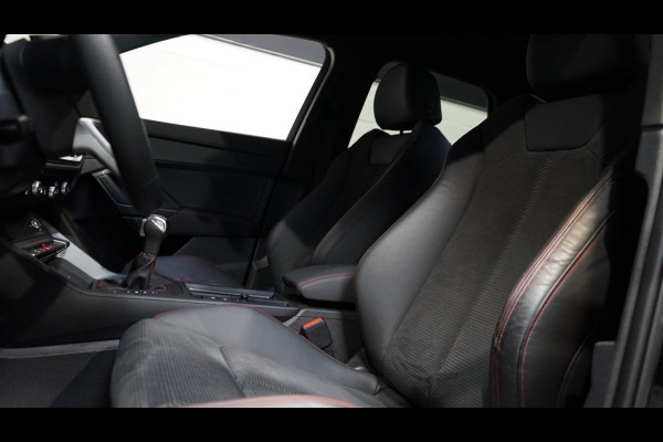 Audi Q3 35 TFSI 3x S-Line Black Optik AUTOMAAT-ALCANTARA-AUDI SOUND-CAMERA-MATRIX LED-STOELVERWARMING