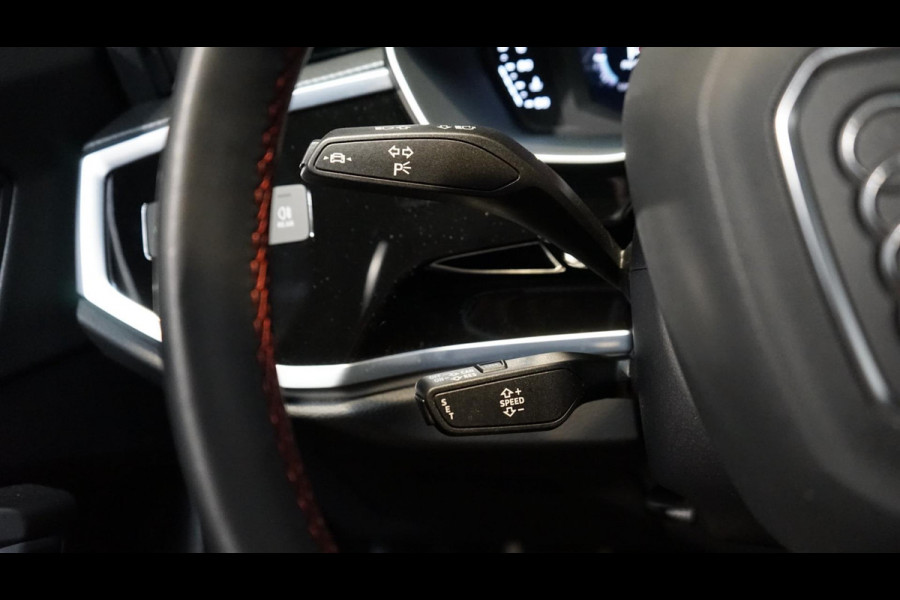 Audi Q3 35 TFSI 3x S-Line Black Optik AUTOMAAT-ALCANTARA-AUDI SOUND-CAMERA-MATRIX LED-STOELVERWARMING