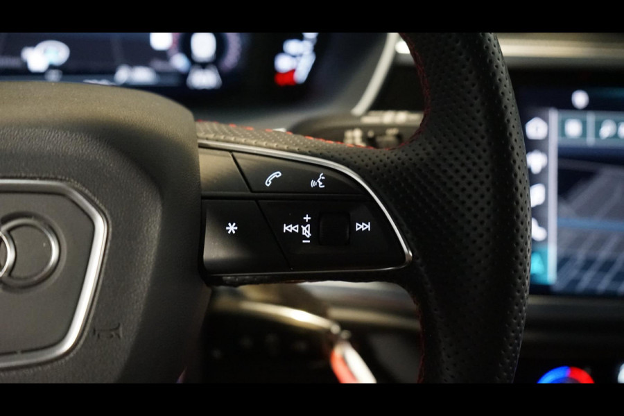 Audi Q3 35 TFSI 3x S-Line Black Optik AUTOMAAT-ALCANTARA-AUDI SOUND-CAMERA-MATRIX LED-STOELVERWARMING