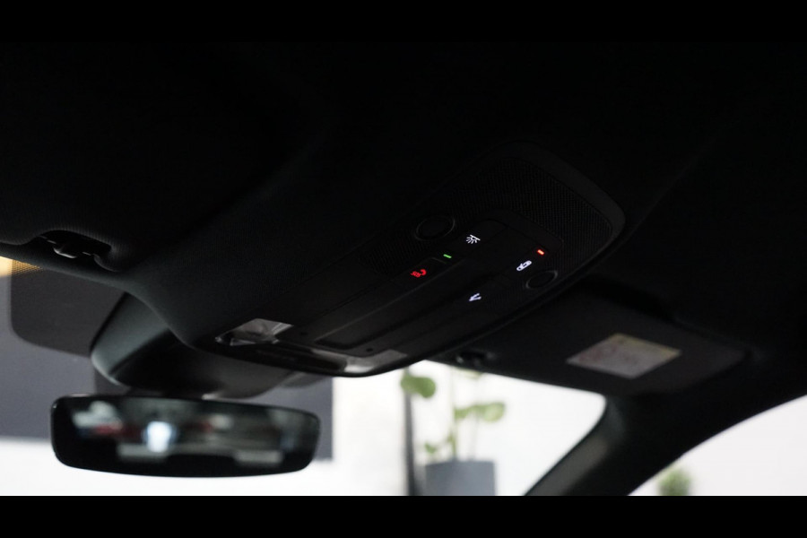 Audi Q3 35 TFSI 3x S-Line Black Optik AUTOMAAT-ALCANTARA-AUDI SOUND-CAMERA-MATRIX LED-STOELVERWARMING