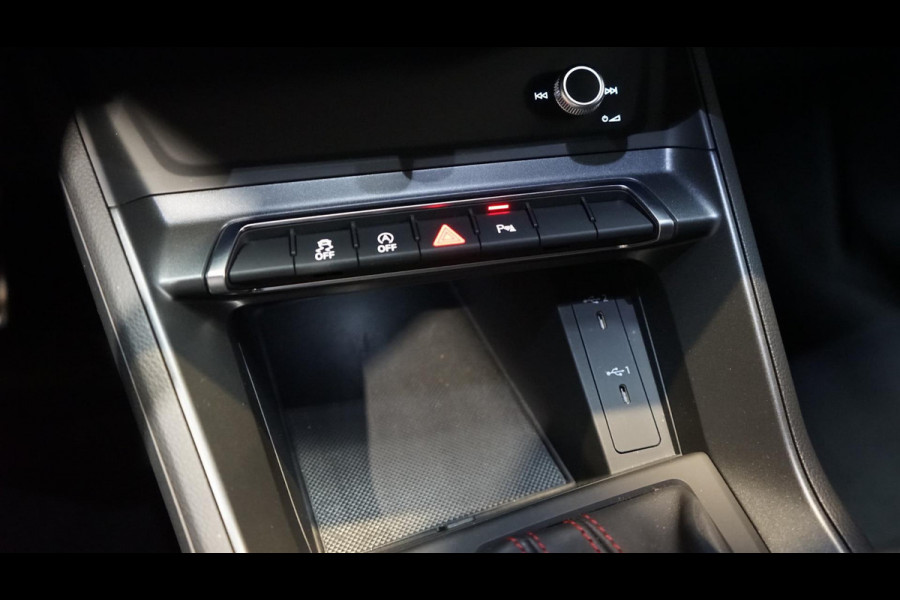 Audi Q3 35 TFSI 3x S-Line Black Optik AUTOMAAT-ALCANTARA-AUDI SOUND-CAMERA-MATRIX LED-STOELVERWARMING