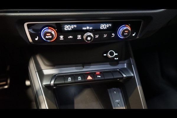 Audi Q3 35 TFSI 3x S-Line Black Optik AUTOMAAT-ALCANTARA-AUDI SOUND-CAMERA-MATRIX LED-STOELVERWARMING