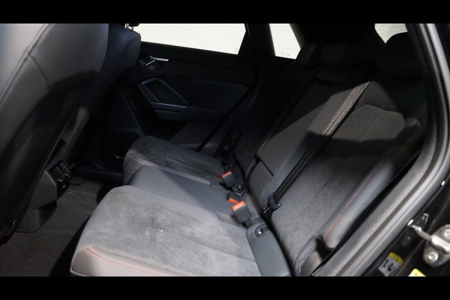 Audi Q3 35 TFSI 3x S-Line Black Optik AUTOMAAT-ALCANTARA-AUDI SOUND-CAMERA-MATRIX LED-STOELVERWARMING