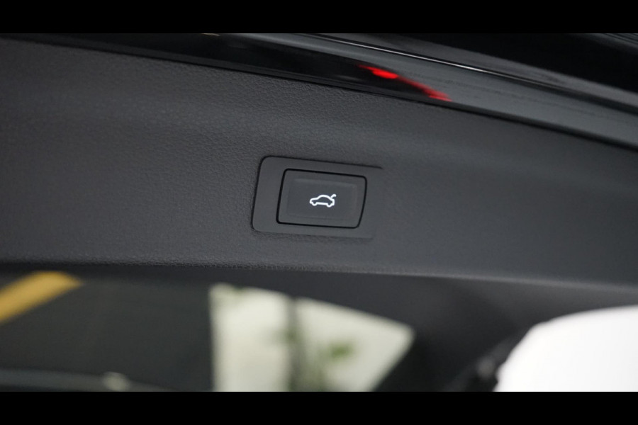 Audi Q3 35 TFSI 3x S-Line Black Optik AUTOMAAT-ALCANTARA-AUDI SOUND-CAMERA-MATRIX LED-STOELVERWARMING