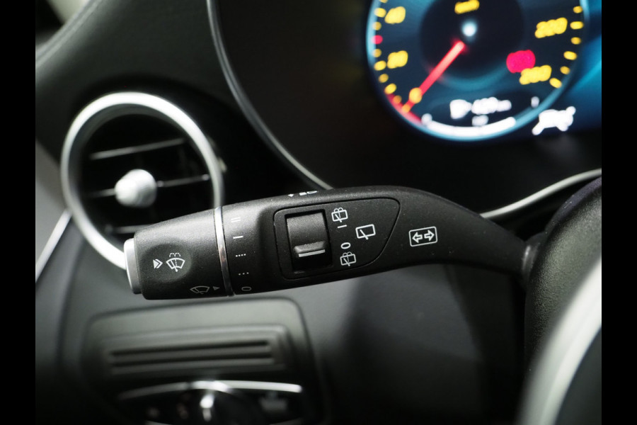 Mercedes-Benz GLC 300e 4MATIC Premium Plus | Panoramadak | Trekhaak | Burmester | 360 | Adaptive Cruise | Keyless