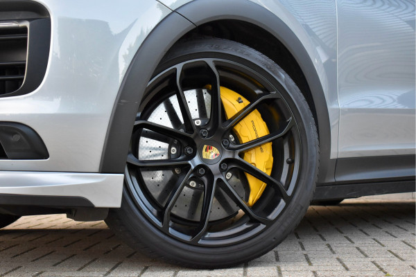 Porsche Cayenne Coupé 3.0 E-Hybrid 462pk Lightweight Package | Carbon Pack | 22'' Velgen | Keramisch | Techart voorbumper | PDLS+ Matrix | 360 Camera | Bose | Sportuitlaat |