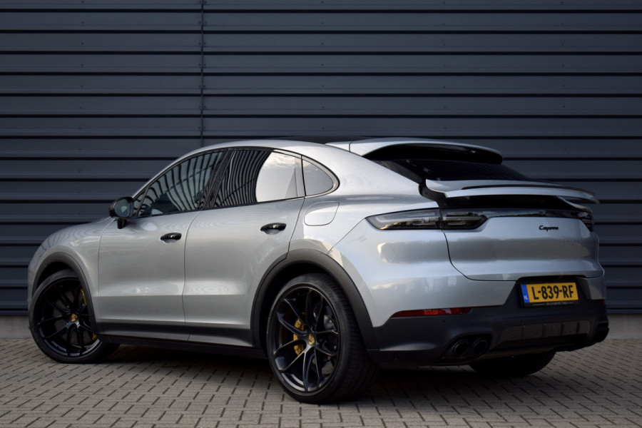 Porsche Cayenne Coupé 3.0 E-Hybrid 462pk Lightweight Package | Carbon Pack | 22'' Velgen | Keramisch | Techart voorbumper | PDLS+ Matrix | 360 Camera | Bose | Sportuitlaat |