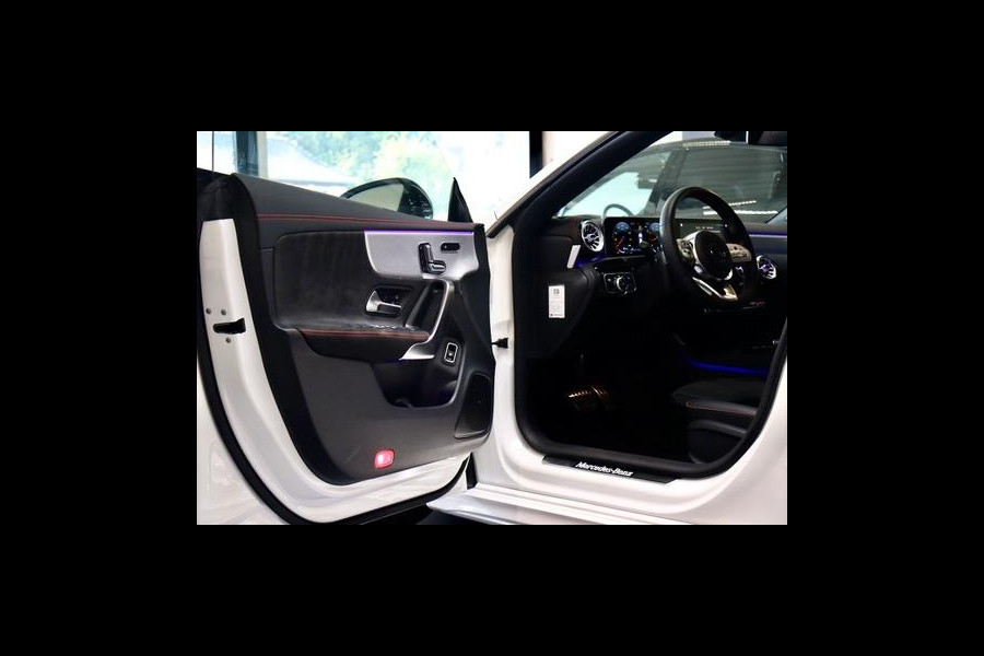 Mercedes-Benz CLA-Klasse 200 AMG|PANO|Ambient|TrkHk|Memory stoelen