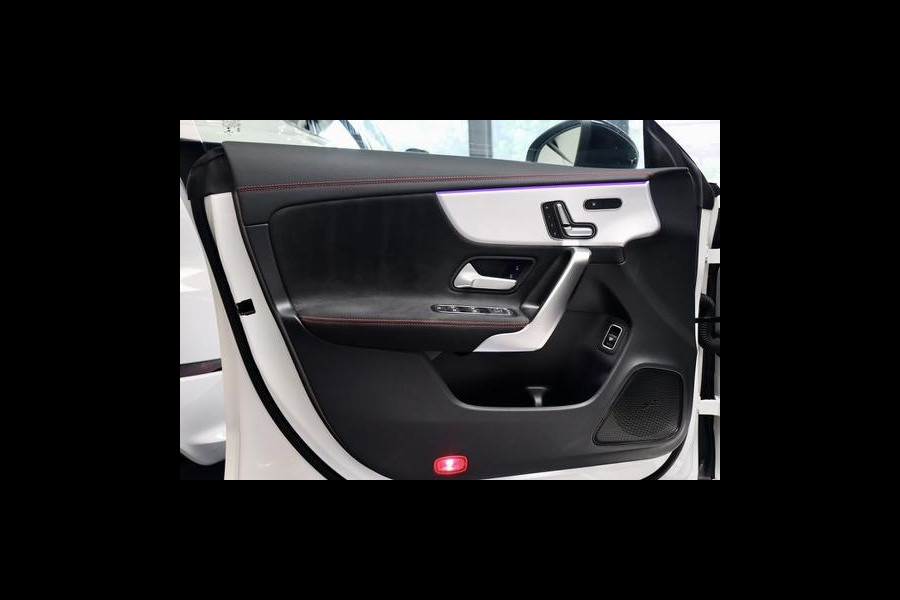 Mercedes-Benz CLA-Klasse 200 AMG|PANO|Ambient|TrkHk|Memory stoelen