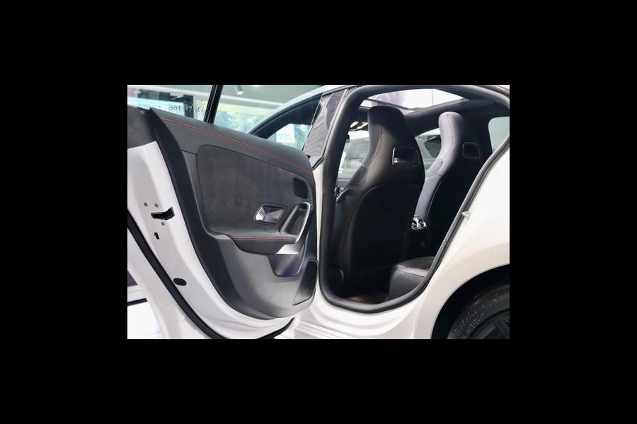 Mercedes-Benz CLA-Klasse 200 AMG|PANO|Ambient|TrkHk|Memory stoelen