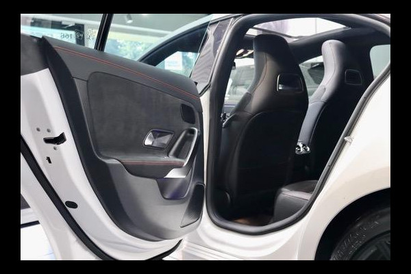 Mercedes-Benz CLA-Klasse 200 AMG|PANO|Ambient|TrkHk|Memory stoelen