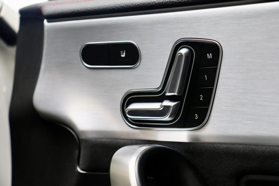 Mercedes-Benz CLA-Klasse 200 AMG|PANO|Ambient|TrkHk|Memory stoelen