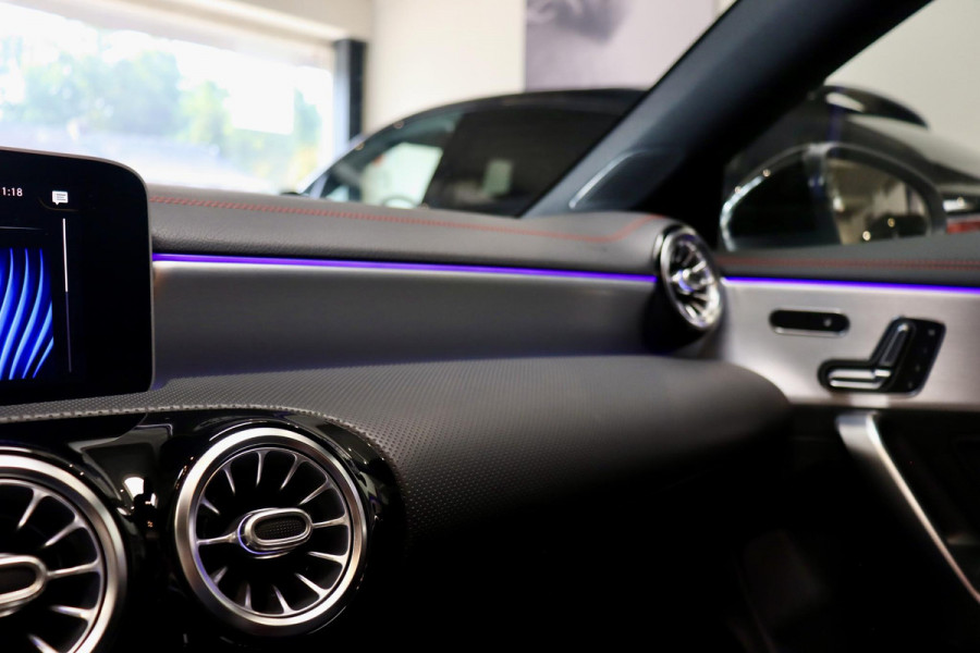 Mercedes-Benz CLA-Klasse 200 AMG|PANO|Ambient|TrkHk|Memory stoelen