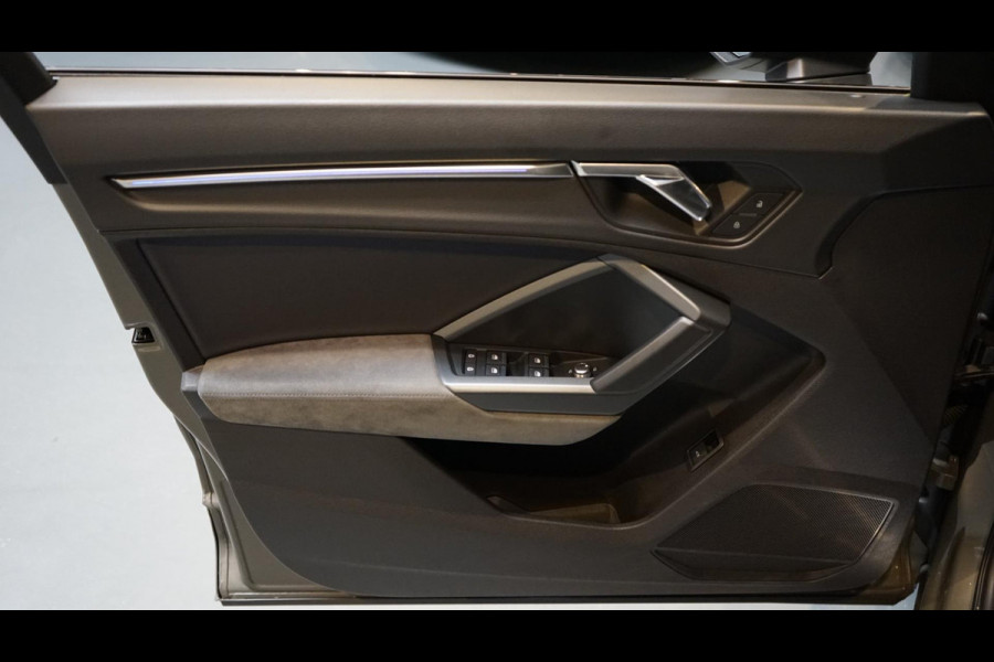 Audi Q3 35 TFSI 3x S-Line Black Optik AUTOMAAT-ACC-ALCANTARA-AUDI SOUND-AMBIANCE-CAMERA-DAB-DRIVE SELECT-KEYLESS-MATRIX LED