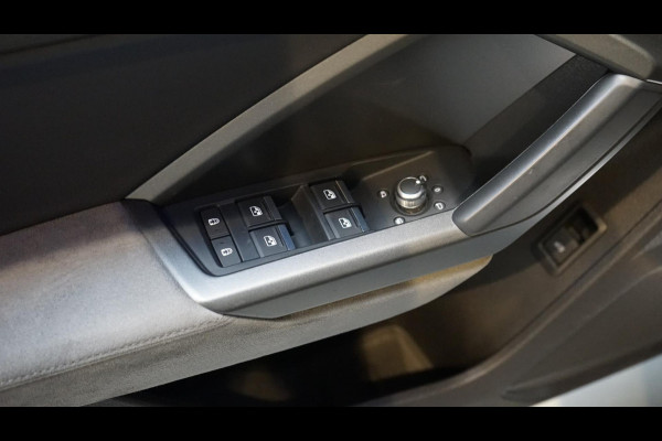 Audi Q3 35 TFSI 3x S-Line Black Optik AUTOMAAT-ACC-ALCANTARA-AUDI SOUND-AMBIANCE-CAMERA-DAB-DRIVE SELECT-KEYLESS-MATRIX LED