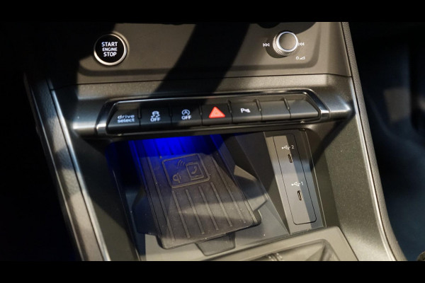Audi Q3 35 TFSI 3x S-Line Black Optik AUTOMAAT-ACC-ALCANTARA-AUDI SOUND-AMBIANCE-CAMERA-DAB-DRIVE SELECT-KEYLESS-MATRIX LED