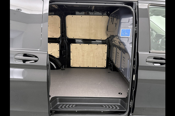 Mercedes-Benz Vito 116 CDI L2 Pro zwart Camera met parkeersensoren Trekhaak 2500kg Betimmering + laadvloer Stoelverwarming