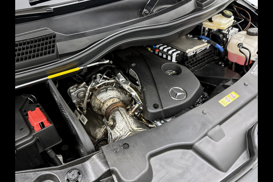 Mercedes-Benz Vito 116 CDI L2 Pro zwart Camera met parkeersensoren Trekhaak 2500kg Betimmering + laadvloer Stoelverwarming