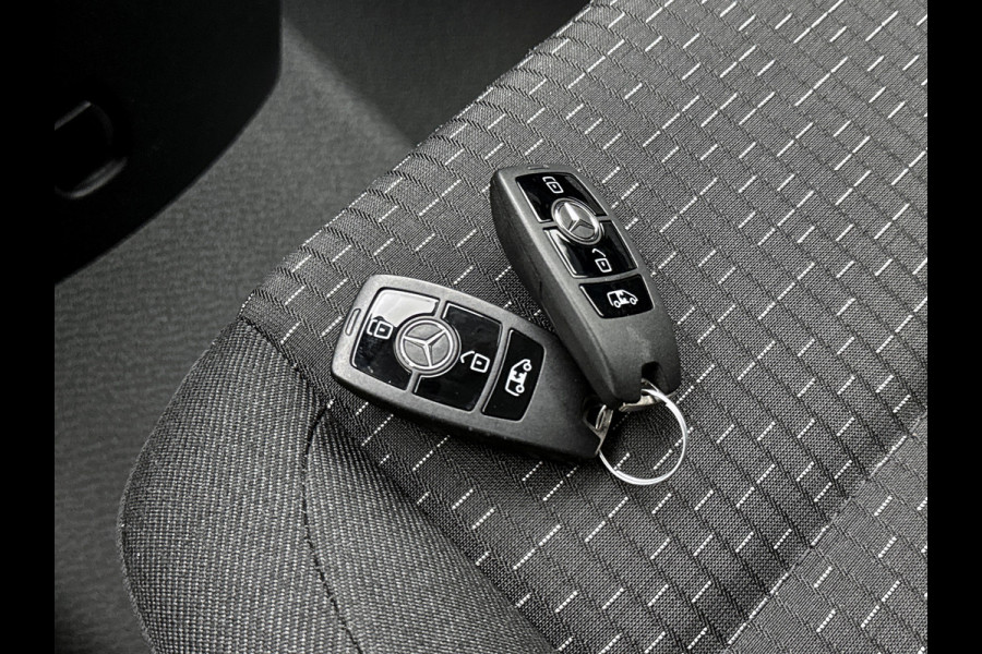 Mercedes-Benz Vito 116 CDI L2 Pro zwart Camera met parkeersensoren Trekhaak 2500kg Betimmering + laadvloer Stoelverwarming