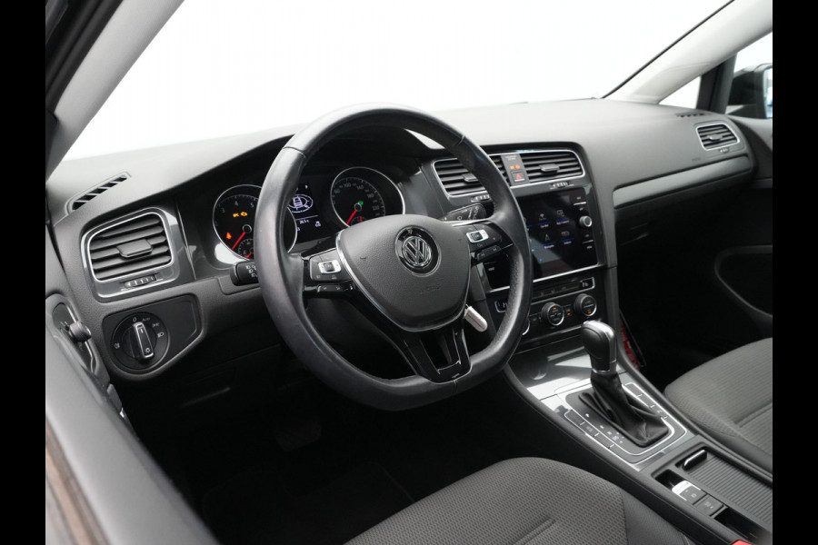 Volkswagen Golf 1.0 TSI 110pk DSG Comfortline Navigatie Trekhaak Camera Acc 335