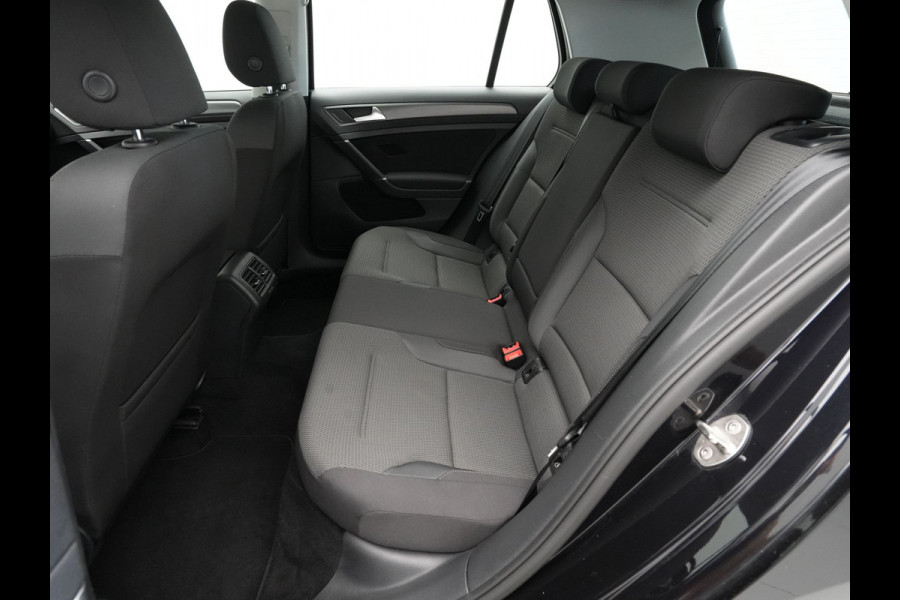 Volkswagen Golf 1.0 TSI 110pk DSG Comfortline Navigatie Trekhaak Camera Acc 335