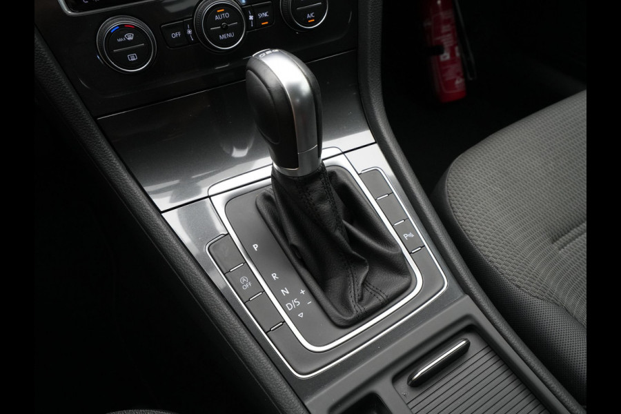 Volkswagen Golf 1.0 TSI 110pk DSG Comfortline Navigatie Trekhaak Camera Acc 335