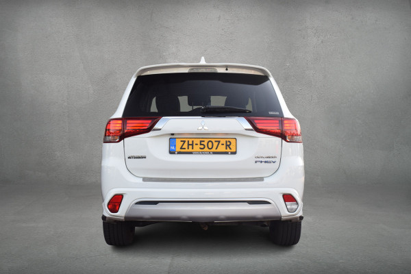 Mitsubishi Outlander 2.4 PHEV Pure | Apple Carplay | Camera | Keyless | Leer