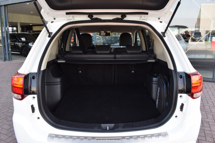 Mitsubishi Outlander 2.4 PHEV Pure | Apple Carplay | Camera | Keyless | Leer