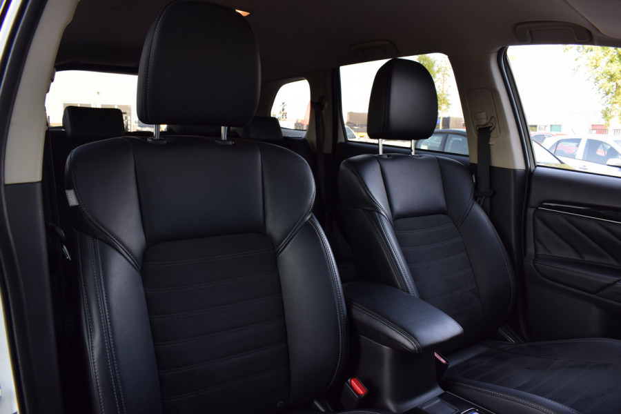 Mitsubishi Outlander 2.4 PHEV Pure | Apple Carplay | Camera | Keyless | Leer