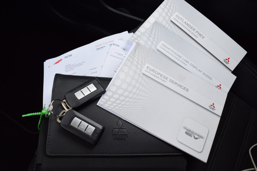 Mitsubishi Outlander 2.4 PHEV Pure | Apple Carplay | Camera | Keyless | Leer