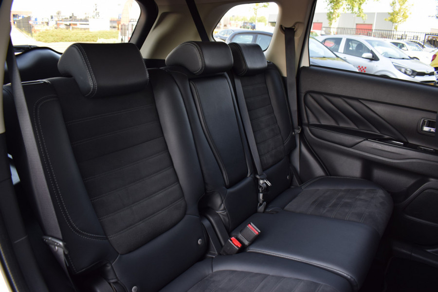 Mitsubishi Outlander 2.4 PHEV Pure | Apple Carplay | Camera | Keyless | Leer
