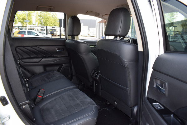 Mitsubishi Outlander 2.4 PHEV Pure | Apple Carplay | Camera | Keyless | Leer