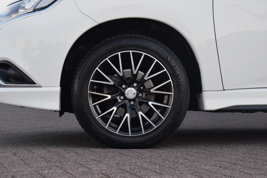 Mitsubishi Outlander 2.4 PHEV Pure | Apple Carplay | Camera | Keyless | Leer