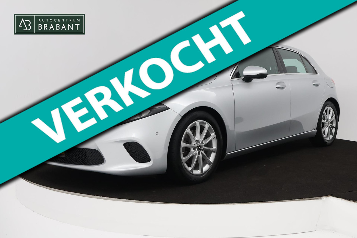 Mercedes-Benz A-Klasse 180 Advantage (PARKEERSENSOREN, ACHTERUITRIJCAMERA, CRUISE CONTROL, NAVIGATIE, NL-AUTO)