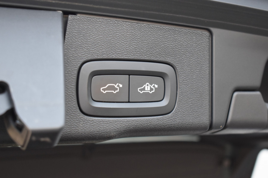 Volvo XC60 T8 AWD 405PK Plug-in Hybrid Polestar Engineered | 360 Camera | 22" LMV | ACC | H&K | Panoramadak
