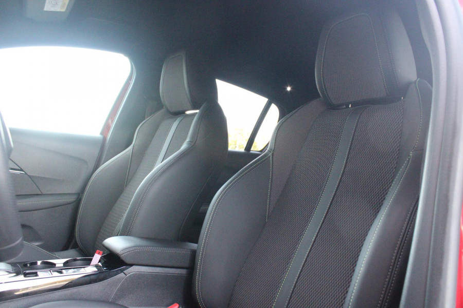 Peugeot 208 1.2 Hybrid 145PK e-DCS6 GT | NAVIGATIE | DRAADLOZE APPLE CARPLAY/ANDROID AUTO | CAMERA VOOR + ACHTER | FULL LED KOPLAMPEN | LICHTMETALEN VELGEN 17" | DODEHOEK DETECTIE | DRAADLOZE TELEFOONLADER | KEYLESS ENTRY/START | DAB+ RADIO | ADAPTIVE CRUISE CONTROL |