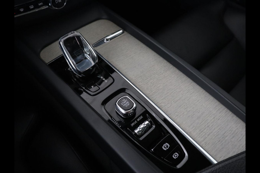 Volvo XC60 2.0 Recharge T6 AWD Inscription | Panoramadak | Leder | Head-Up | Stoel & stuurverwarming | 360 Camera | Harman/Kardon | Carplay | Navigatie | Adaptive cruise | PHEV | Plug In