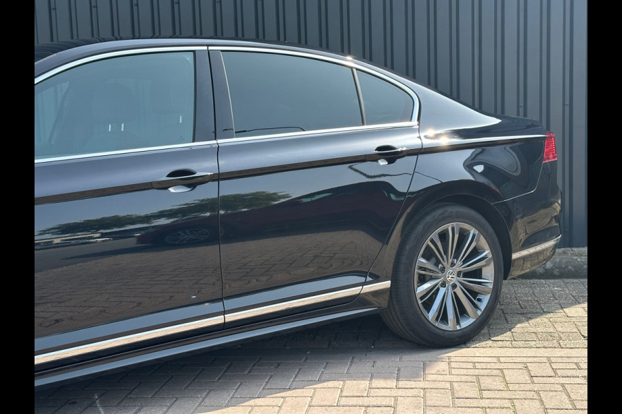 Volkswagen Passat 1.5 TSI Elegance Business R Line