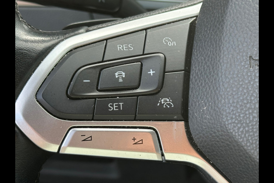 Volkswagen Passat 1.5 TSI Elegance Business R Line
