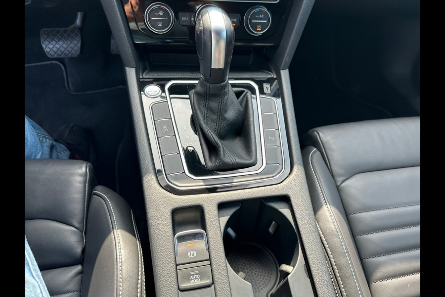 Volkswagen Passat 1.5 TSI Elegance Business R Line